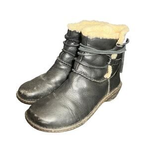 UGG‎ Black Caspia Lace Up Leather Boots Size 9 Womens